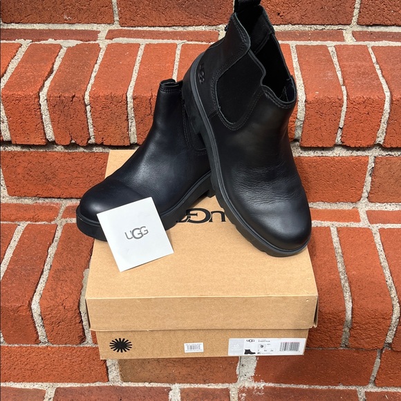 UGG Shoes - UGG Black Leather Chelsea Boots